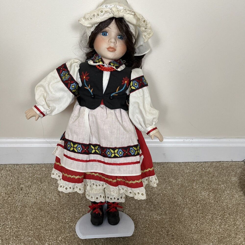 VTG 1995 Porcelaine collectors‎ doll 16” W/ stand Norvegian dress